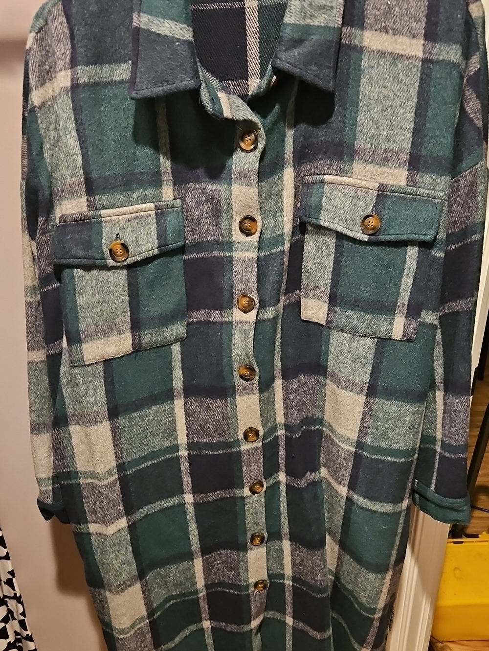 Women's Plaid Button-Up Shirt Jacket in Green and Navy